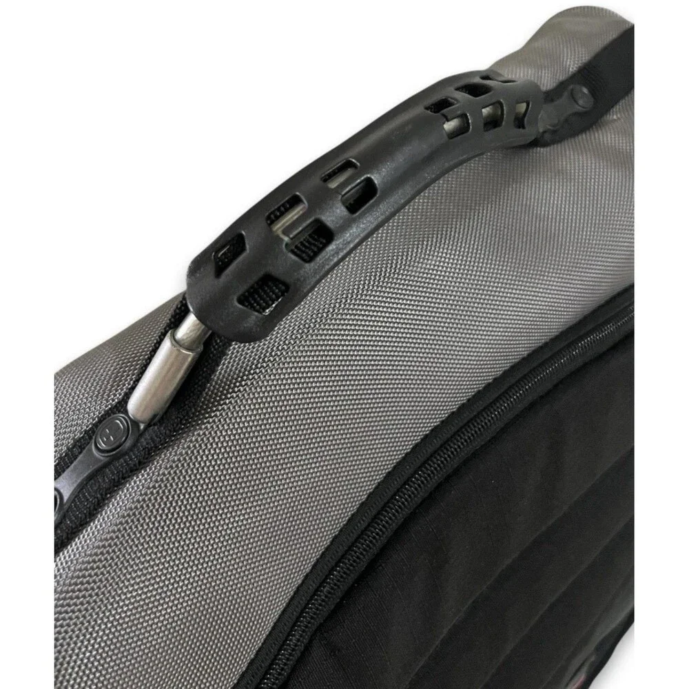 SwissGear By Wenger Saturn 17” Laptop Messenger Bag Gray Black Rugged Pockets